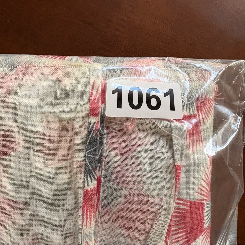 Vintage large feedsack 1940s cotton gray muted red 1+ yard quilting crafting - Picture 9 of 9